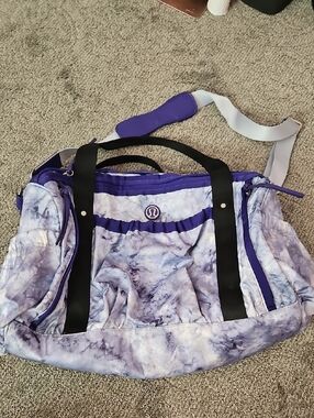 lululemon dupe gym bag This Everywhere Belt is in stock and half the cost on Amazon It's $26, runs TTS (I'm